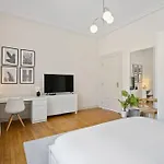 Spacious & Tranquil In Limpertsberg Privatunterkunft