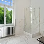 Privatunterkunft Spacious & Tranquil In Limpertsberg *