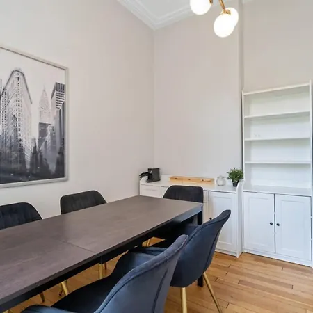 Spacious & Tranquil In Limpertsberg Privatunterkunft *