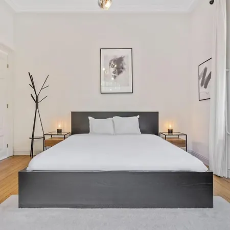Spacious & Tranquil In Limpertsberg ホームステイ *
