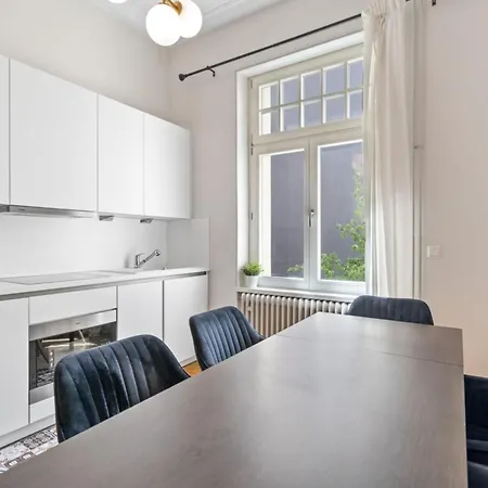 Homestay Spacious & Tranquil In Limpertsberg