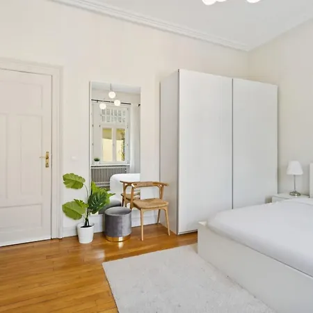 Spacious & Tranquil In Limpertsberg Homestay Luxembourg